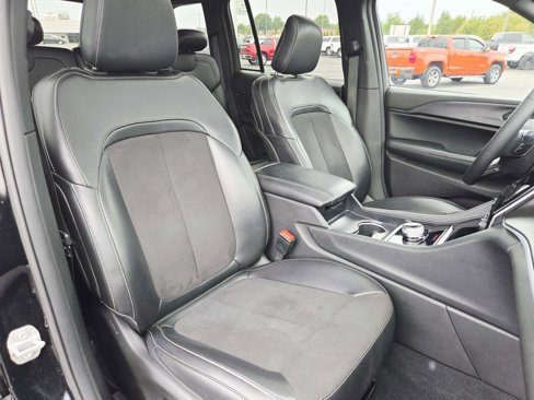 Used 2024 Jeep Grand Cherokee Altitude image 17