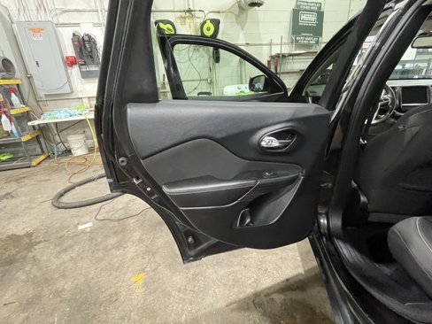 Used 2016 Jeep Cherokee Latitude image 15