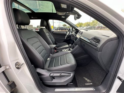 Used 2020 Volkswagen Tiguan SEL Premium R-Line image 33