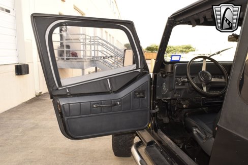 Used 1993 Jeep Wrangler 4WD image 21