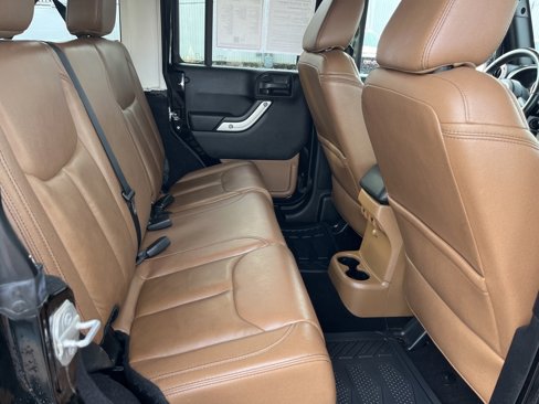 Used 2016 Jeep Wrangler Unlimited Sahara w/ Connectivity Group image 12