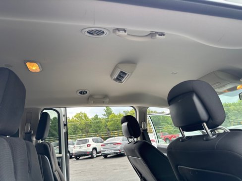 Used 2018 Dodge Grand Caravan SE w/ UConnect Hands-Free Group image 12