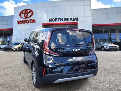 Used 2023 Kia Soul LX image 3