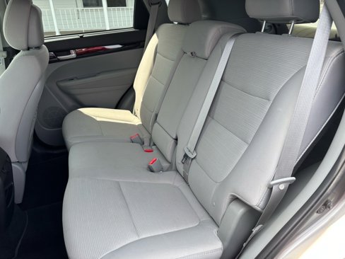 Used 2015 Kia Sorento LX image 14