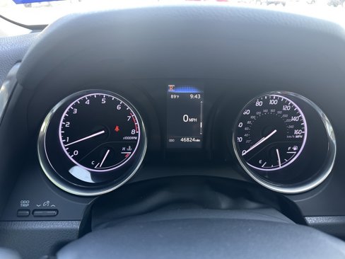 Used 2020 Toyota Camry LE image 3