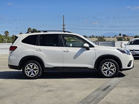 Certified 2022 Subaru Forester Premium image 9