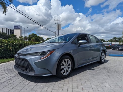 Used 2022 Toyota Corolla LE image 4