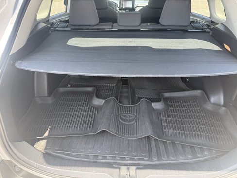 Used 2019 Toyota RAV4 XLE image 17