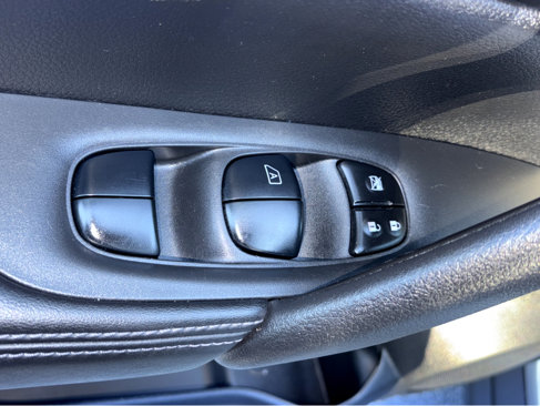 Used 2019 Nissan Rogue SV w/ Premium Package image 25
