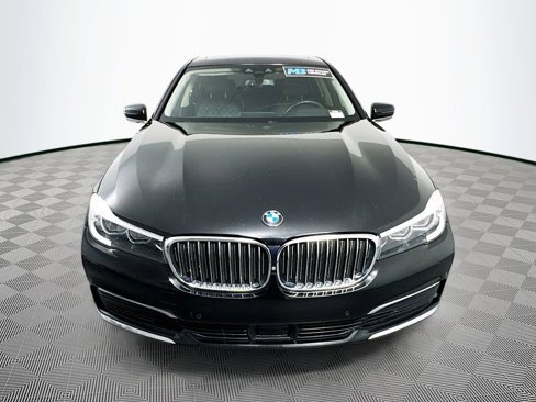 Used 2019 BMW 740i w/ Executive Package image 2