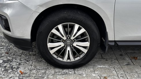 Used 2018 Nissan Pathfinder S image 15