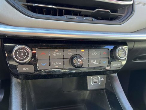 Used 2024 Jeep Compass Limited image 22