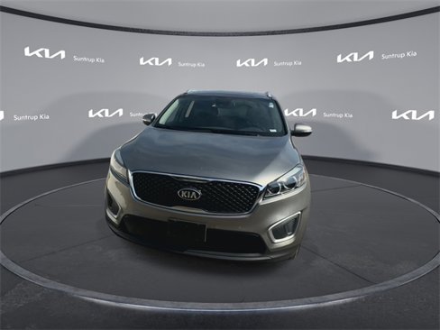 Used 2017 Kia Sorento LX w/ LX Convenience Package image 5