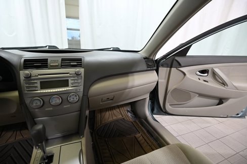 Used 2011 Toyota Camry image 24