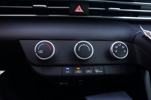 New 2025 Hyundai Elantra SE image 13