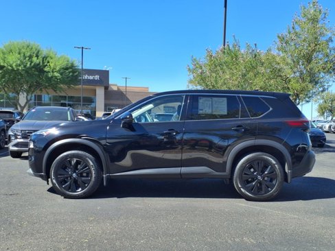 Used 2021 Nissan Rogue SV image 3