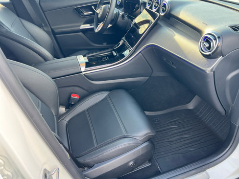 Used 2025 Mercedes-Benz GLC 300 4MATIC image 17