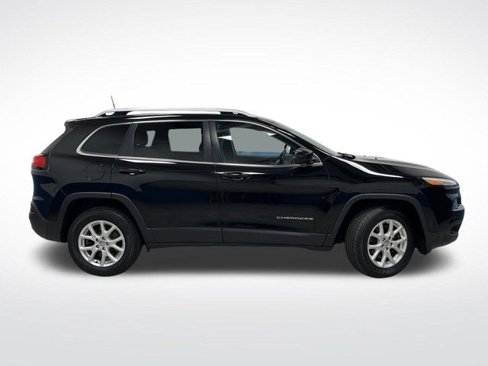 Used 2018 Jeep Cherokee Latitude Plus image 2