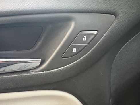 Used 2020 Chevrolet Equinox LS image 25