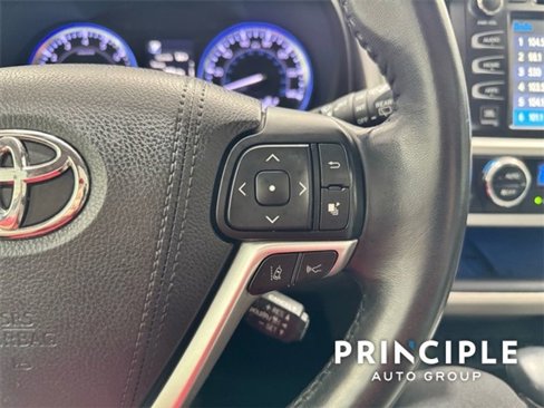 Used 2018 Toyota Highlander Limited image 26