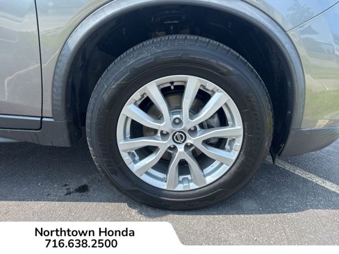 Used 2019 Nissan Rogue SV image 14