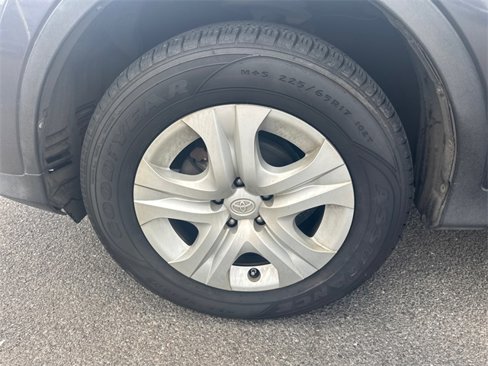 Used 2015 Toyota RAV4 LE image 14