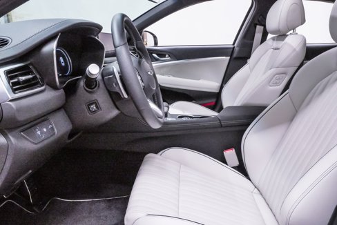 Certified 2025 Genesis G70 2.5T w/ Sport Prestige Package image 9
