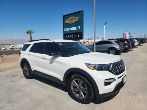 Used 2022 Ford Explorer XLT w/ Equipment Group 202A image 1