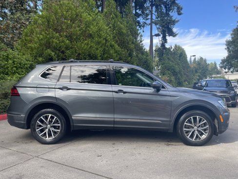 Used 2018 Volkswagen Tiguan SE w/ Panoramic Sunroof Package image 3
