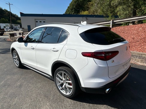 Used 2018 Alfa Romeo Stelvio Ti Sport image 3