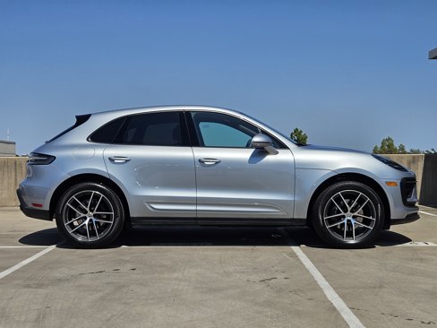 Certified 2025 Porsche Macan image 9