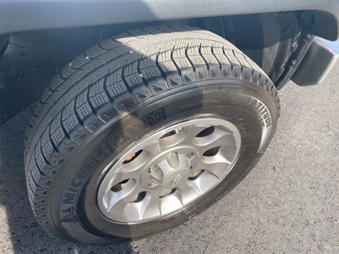 Used 2011 Toyota FJ Cruiser 4WD image 2