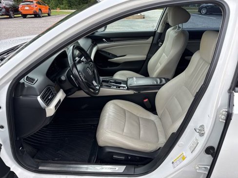 Used 2018 Honda Accord Touring image 15