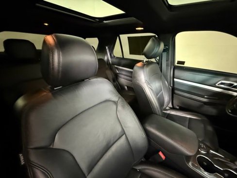Used 2017 Ford Explorer XLT w/ Equipment Group 202A image 33