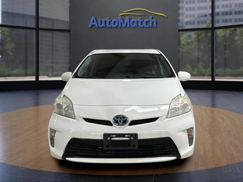 Used 2014 Toyota Prius Five image 2