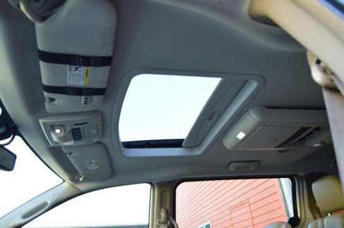 Used 2016 Chrysler Town & Country Touring-L image 27