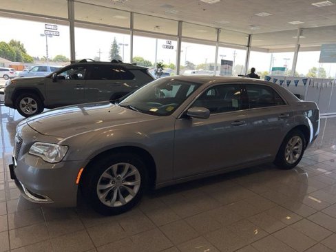 Used 2016 Chrysler 300 Limited image 14