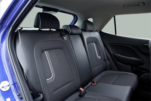 Used 2022 Hyundai Venue Limited image 17
