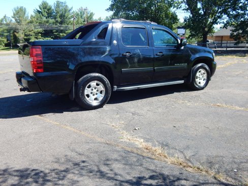 Used 2013 Chevrolet Avalanche LT image 6
