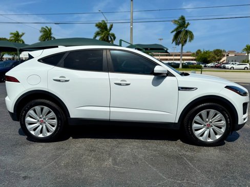 Used 2018 Jaguar E-PACE SE image 7