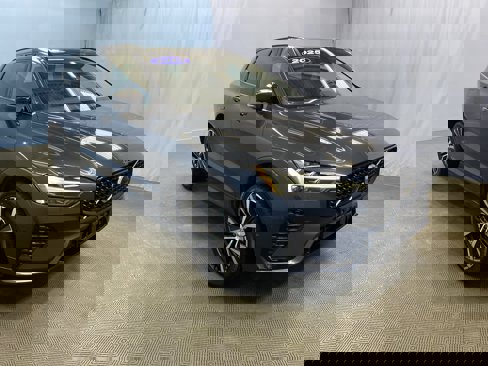 Certified 2025 Volvo XC60 B5 Plus image 1