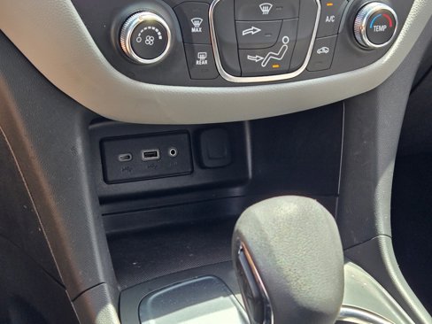Used 2022 Chevrolet Equinox LS w/ LS Convenience Package image 27
