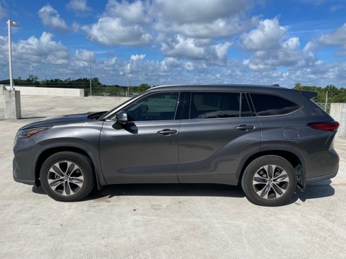 Used 2021 Toyota Highlander XLE image 4