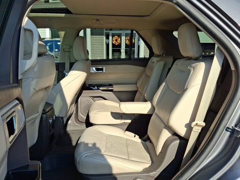 Used 2021 Ford Explorer Platinum w/ Equipment Group 601A image 11