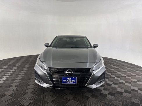 Used 2023 Nissan Altima 2.5 SV w/ SV Premium Package image 2