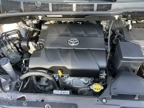 Used 2012 Toyota Sienna XLE image 25