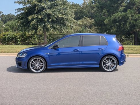 Used 2017 Volkswagen Golf R 4-Door image 8