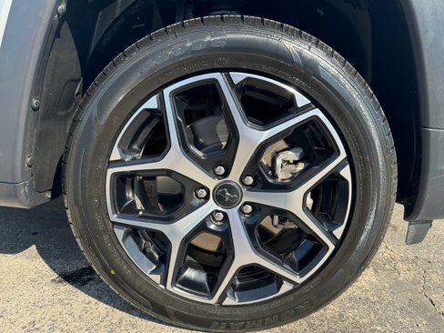 Used 2025 Jeep Compass Limited image 41
