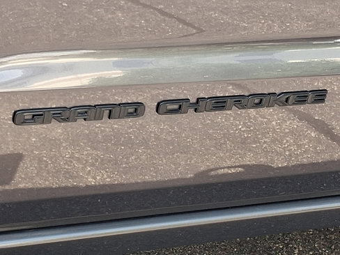Certified 2019 Jeep Grand Cherokee Altitude image 30