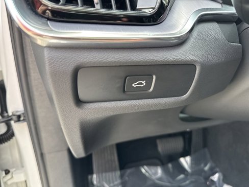 Certified 2024 Volvo S60 B5 Core image 17